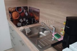 Samo kod nas!! Lijepo uređeni apartman sa terasom u Barbatu, Rab, Appartment