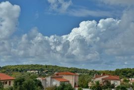 Prostrani stan s velikom terasom i pogledom na zelenilo!, Pula, Flat