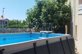 GRAD KRK - APARTMAN S VELIKOM OKUĆNICOM, Krk, Appartment