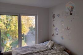 Atraktivan stan - širi centar Osijeka, Osijek, Appartement