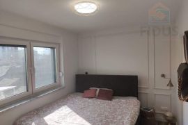 Atraktivan stan - širi centar Osijeka, Osijek, Appartement