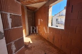 Kaštanjer stan 93m2 (3SS+DB) kod nove bolnice !, Pula, Apartamento