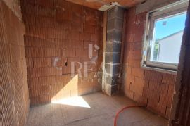 Kaštanjer dvoetažni stan 63m2 2ss+db,VRT !, Pula, Daire