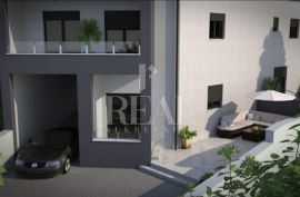 Kaštanjer dvoetažni stan 63m2 2ss+db,VRT !, Pula, Appartement