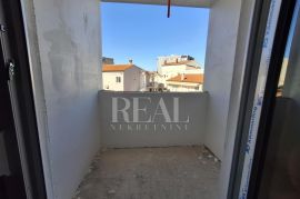 Kaštanjer dvoetažni stan 63m2 2ss+db,VRT !, Pula, Appartment