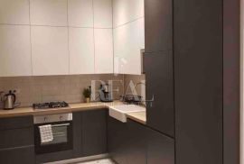 Centar, predivan novouređeni stan 2S+DB, Rijeka, Apartamento