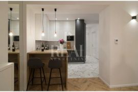 Centar, predivan novouređeni stan 2S+DB, Rijeka, Apartamento