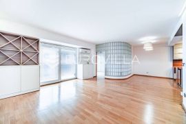 Zagreb, Centar, Nova ves, četverosoban luksuzan stan u novijoj zgradi, NKP 120m2, lift i garaža, Zagreb, Appartment