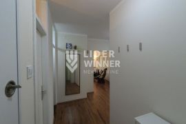 Kompletno renoviran sa divnim pogledom ID#130268, Zemun, Apartamento