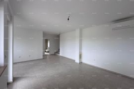 Stan Prodajemo stan u novoj zgradi!, Ližnjan, Appartement