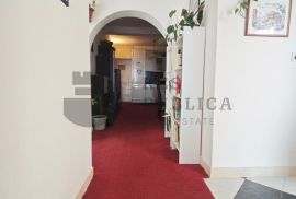 PROSTRAN TROSOBAN STAN SA TERASOM I VRTOM - IZVRSNA LOKACIJA, Dubrovnik, Apartamento