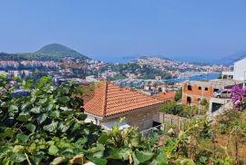 PROSTRAN TROSOBAN STAN SA TERASOM I VRTOM - IZVRSNA LOKACIJA, Dubrovnik, Stan