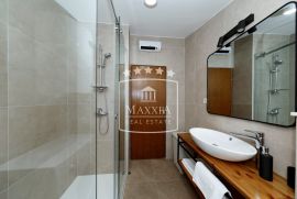 Diklo - rezidencijalna villa s bazenom 5 stambenih jedinica! 1080000€, Zadar, Дом