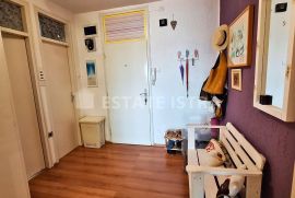 Pula - blizina centra, stan 60,57 m2 5.kat, Pula, Appartment