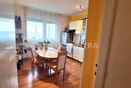 Pula - blizina centra, stan 60,57 m2 5.kat, Pula, Appartment