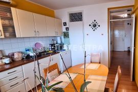 Pula - blizina centra, stan 60,57 m2 5.kat, Pula, Appartment