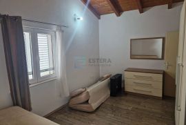 Kuća prodaja POLAČA 160 m2 na 2396 građevinske parcele, Polača, Ev