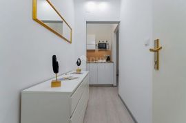 RIJEKA, CENTAR - 3 uređena apartmana u centru grada Rijeke, vrhunska investicija odmah iza Korza, Rijeka, Appartement