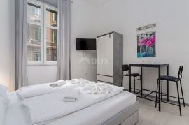 RIJEKA, CENTAR - 3 uređena apartmana u centru grada Rijeke, vrhunska investicija odmah iza Korza, Rijeka, Flat