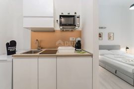 RIJEKA, CENTAR - 3 uređena apartmana u centru grada Rijeke, vrhunska investicija odmah iza Korza, Rijeka, Appartment