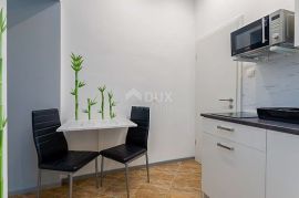 RIJEKA, CENTAR - 3 uređena apartmana u centru grada Rijeke, vrhunska investicija odmah iza Korza, Rijeka, Flat