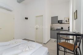 RIJEKA, CENTAR - 3 uređena apartmana u centru grada Rijeke, vrhunska investicija odmah iza Korza, Rijeka, Appartment