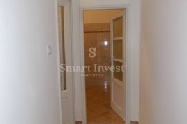 CENTAR, iznajmljuje se poslovni prostor od 133 m2, Rijeka, Commercial property