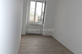 CENTAR, iznajmljuje se poslovni prostor od 133 m2, Rijeka, Commercial property