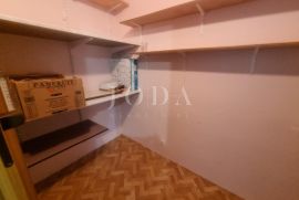 Novi Vinodolski, centar, stan, prvi kat, Novi Vinodolski, Appartement