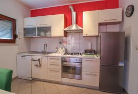 Rovinj, blizina centra, opremljen stan s velikom terasom, Rovinj, Apartamento