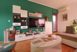 Rovinj, blizina centra, opremljen stan s velikom terasom, Rovinj, Apartamento