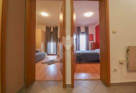 Rovinj, blizina centra, opremljen stan s velikom terasom, Rovinj, Appartement