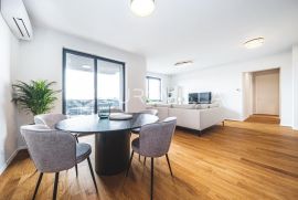 Zagreb, Branimirova, novogradnja, prekrasan trosoban stan s balkonima i 2GPM, Zagreb, Apartamento