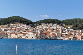 Brač, Pučišća, kuća prizemnica s velikim maslinikom od 8300 m2, Pučišća, Σπίτι