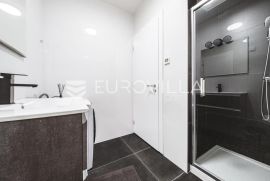 Zagreb, Rudeš, prvi najam četverosobnog stana NKP 70m2 +VPM, Zagreb, Appartamento