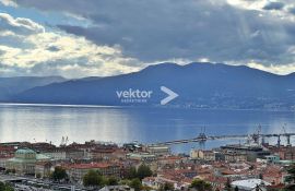 Bulevard, moderan obiteljski stan s pogledom na more, parking, Rijeka, Appartement