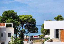 Kuća Fažana! Dvojna kuća s garažom u neposrednoj blizini mora i plaža!, Fažana, Ev