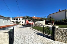 Umag, Samostojeća kuća  250 m od mora, Umag, Casa