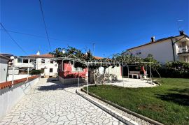 Umag, Samostojeća kuća  250 m od mora, Umag, Casa