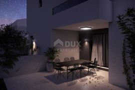 ŠIBENIK, VODICE - moderna kuća u nizu 99,43m2 + okućnica + 2 parking mjesta – S3, Vodice, Casa