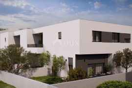 ŠIBENIK, VODICE - moderna kuća u nizu 99,43m2 + okućnica + 2 parking mjesta – S3, Vodice, House