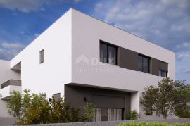 ŠIBENIK, VODICE - moderna kuća u nizu 99,43m2 + okućnica + 2 parking mjesta – S3, Vodice, Casa