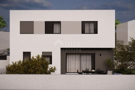 ŠIBENIK, VODICE - moderna kuća u nizu 99,43m2 + okućnica + 2 parking mjesta – S3, Vodice, بيت