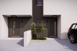 ŠIBENIK, VODICE - moderna kuća u nizu 99,43m2 + okućnica + 2 parking mjesta – S3, Vodice, Kuća