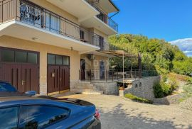 OPATIJA, IČIĆI – kuća blizu marine Ičići za uređivanje, bogata okućnica, panoramski pogled na more, garaže, Opatija - Okolica, House