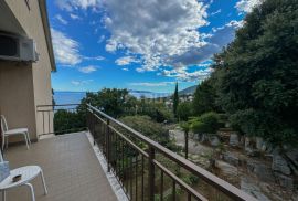 OPATIJA, IČIĆI – kuća blizu marine Ičići za uređivanje, bogata okućnica, panoramski pogled na more, garaže, Opatija - Okolica, House