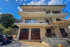 OPATIJA, IČIĆI – kuća blizu marine Ičići za uređivanje, bogata okućnica, panoramski pogled na more, garaže, Opatija - Okolica, House