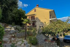 OPATIJA, IČIĆI – kuća blizu marine Ičići za uređivanje, bogata okućnica, panoramski pogled na more, garaže, Opatija - Okolica, House