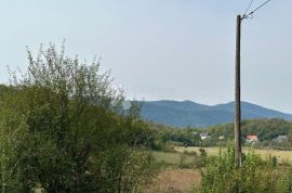 PRILIKA!!!! KUĆA S GOSPODARSKIM OBJEKTOM I ZEMLJOM, Perušić, Maison