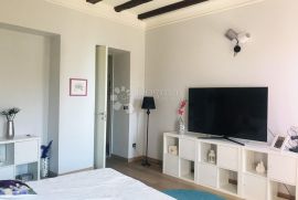 Bulevard-prostrani stan sa 2 balkona, Rijeka, Appartment